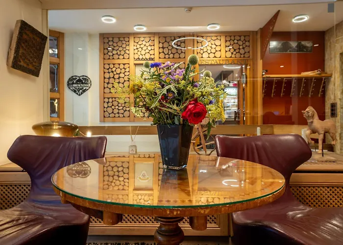 Kreuz & Post 4* 格林德瓦