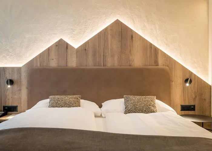 Kreuz & Post 4* 格林德瓦