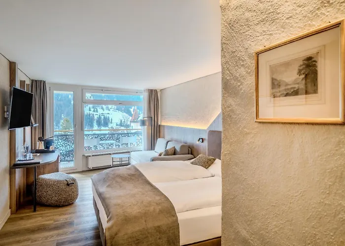 Kreuz & Post 4* 格林德瓦